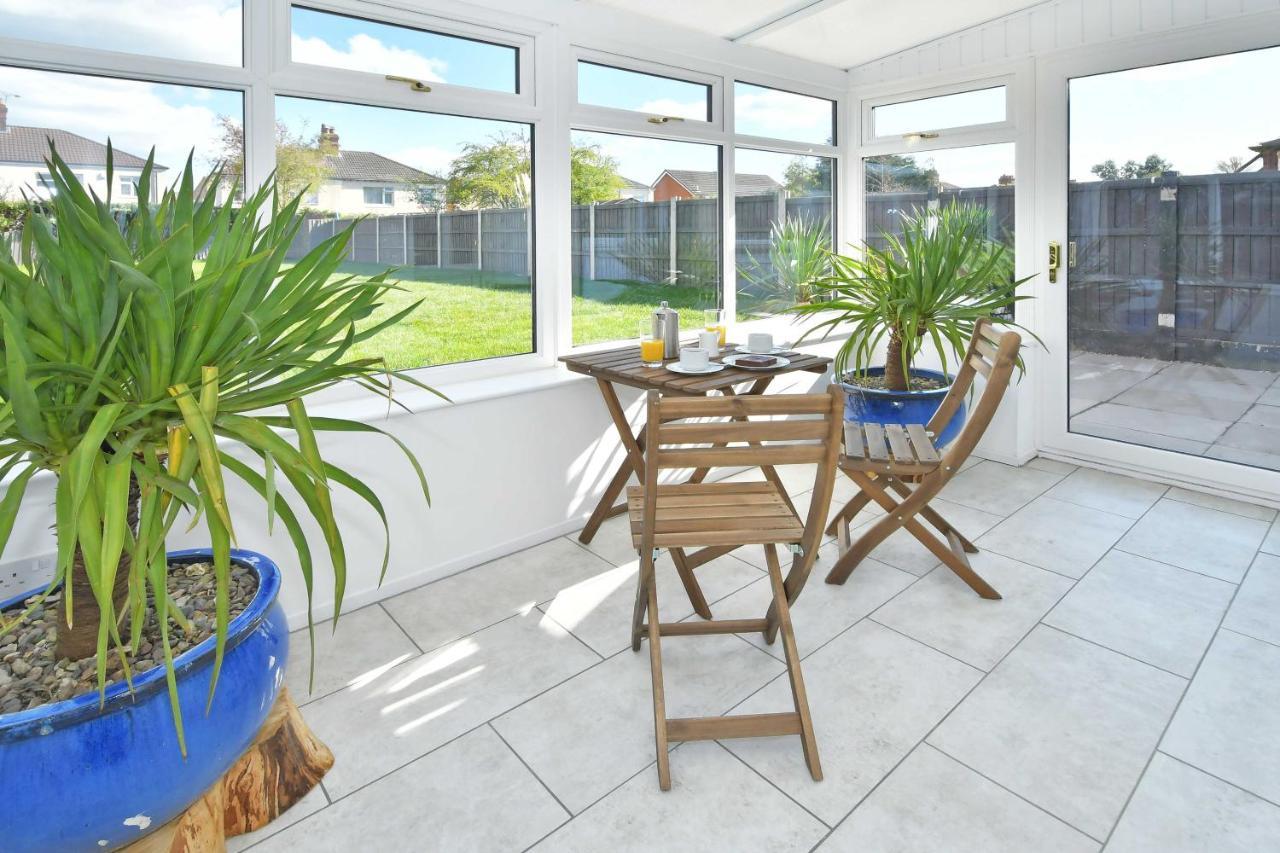 Orion House - Sleeps 6, Driveway, Garden Villa Crewe Bagian luar foto