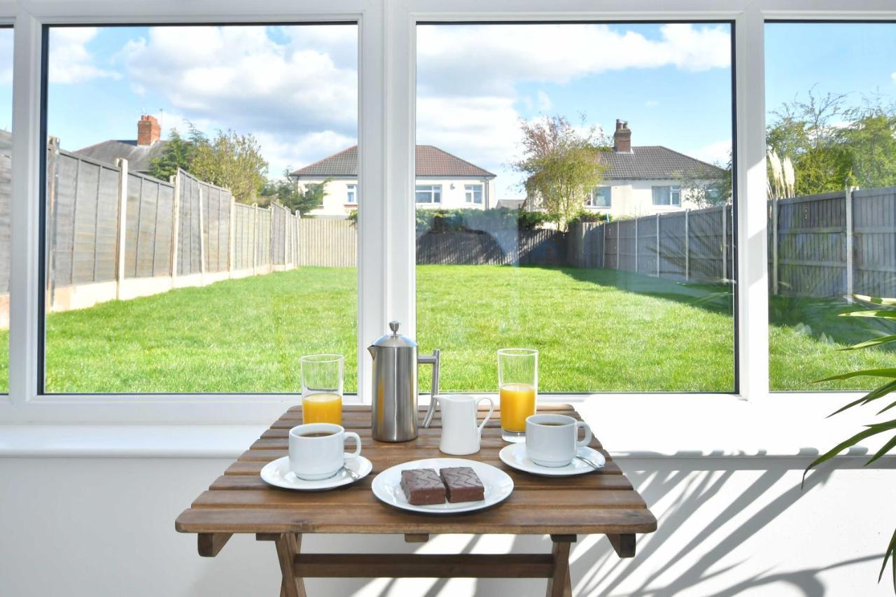 Orion House - Sleeps 6, Driveway, Garden Villa Crewe Bagian luar foto