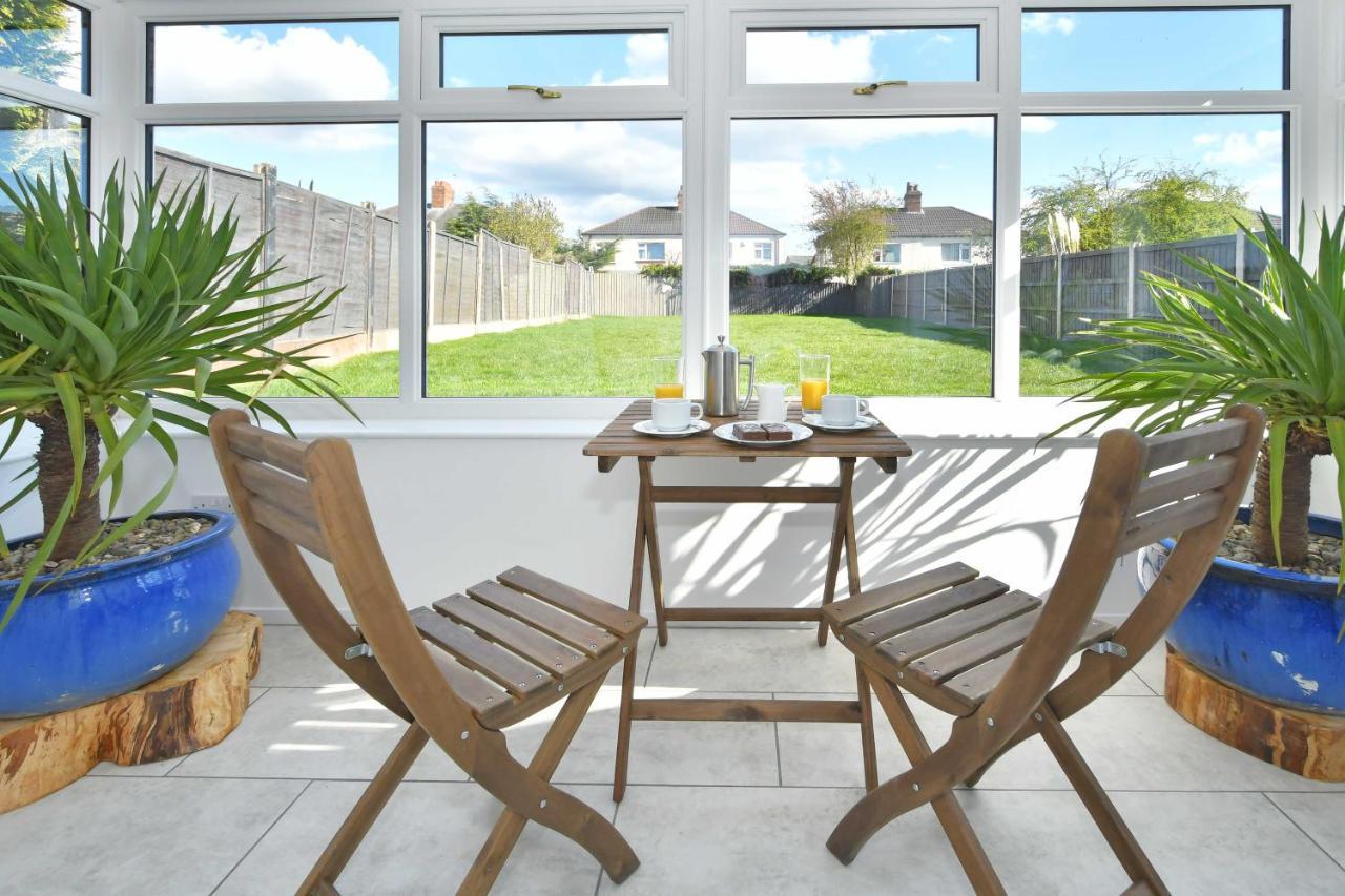 Orion House - Sleeps 6, Driveway, Garden Villa Crewe Bagian luar foto